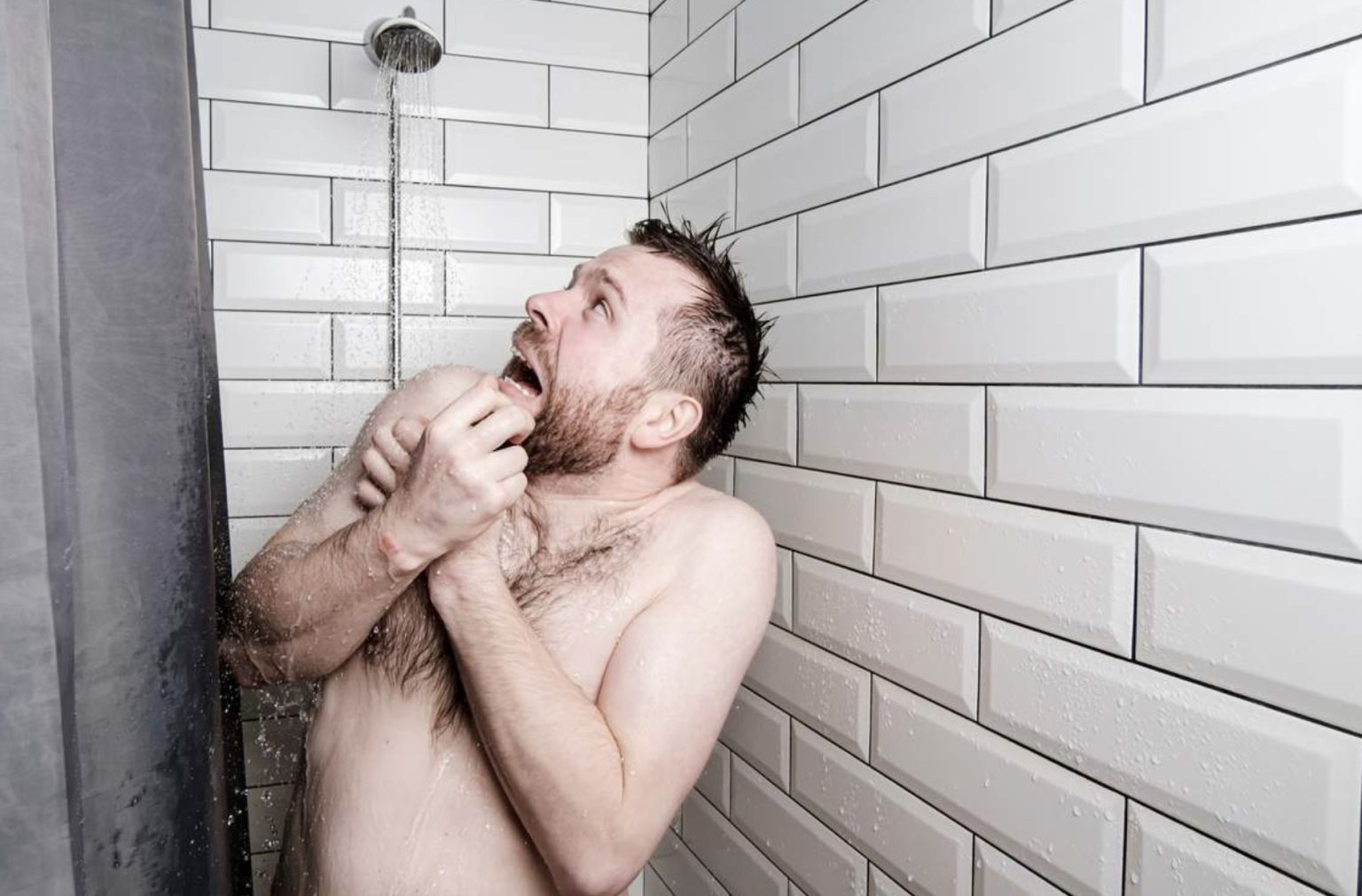 L’eau devient froide puis chaude pendant la douche